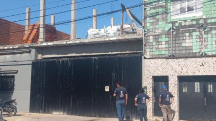 Un obrero de la construcción cayó desde una altura de 3 metros y está ...