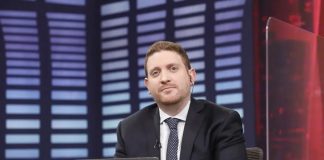Viale hizo una pregunta incómoda y sus empleadores se le vinieron al humo