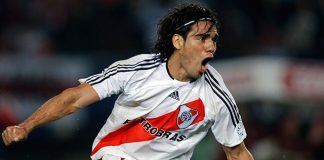Radamel Falcao le respondió a un hincha de River que lo crítico por no volver