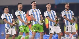 Enojo en Francia por otro festejo del Dibu Martínez con la Copa del Mundo: «Es una…»