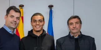 El hijo de Ronaldinho firmó su contrato con el Barcelona
