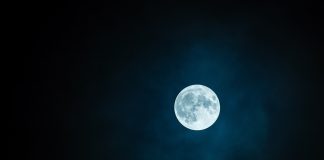 NASA publicó fotos impresionantes del sombrío polo sur de la Luna