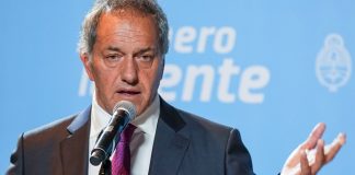 Luego del renunciamiento del Presidente, Daniel Scioli confirmó su candidatura: «Cuenten conmigo»