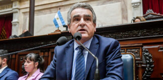 Agustín Rossi se lanzó como precandidato presidencial