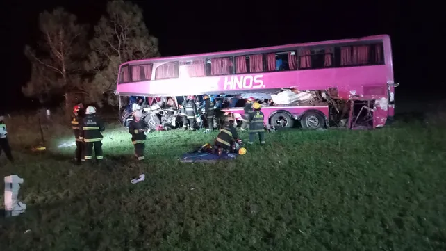 Tragedia en Ruta 34: violento choque entre un camión y un colectivo ...