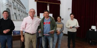 Costamagna entregó créditos a productores afectados por la sequía del departamento Las Colonias