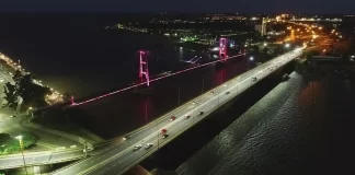 Un hombre se arrojó desde el Puente Oroño, lo rescataron y murió en el hospital Cullen