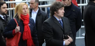 El papelón de Javier Milei en el acto de la AMIA: lo increparon familiares de víctimas