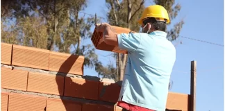 ¿Cuántos salarios mínimos se necesita para construir una casa?