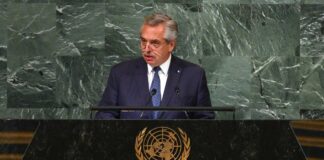 Cuba : Fernández llegó  para participar del G77 y luego viaja a la Asamblea de ONU