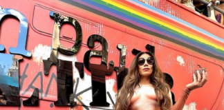 El vestido que usó Flor de la V para asistir a la Marcha del Orgullo