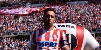 Emotivo recibimiento al capitán de Unión en la escuela de su hijo