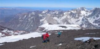 Buscan a tres andinistas argentinos que participaban de una expedición en la Cordillera