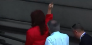 Cristina Kirchner levantó polémica: hizo «fuck you» al ingresar al Congreso