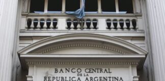 Autorizan por decreto emitir dos billones de pesos para 2024