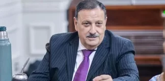 Quintela busca avanzar con moneda y prepara demanda a la Nación
